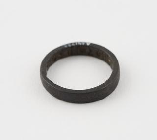 Metal finger ring