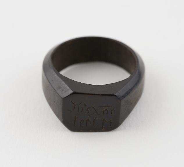 Ebony finger ring