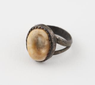 Silver finger ring
