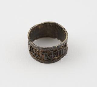 Metal finger ring