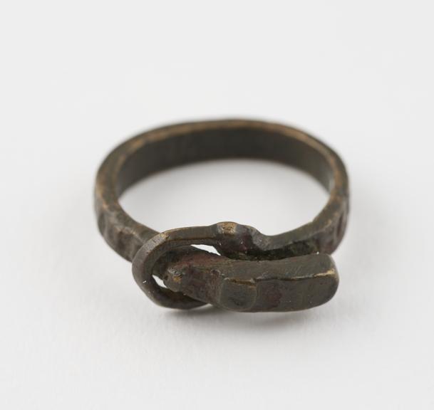 Bronze finger ring, in the form of a strap with a buckle