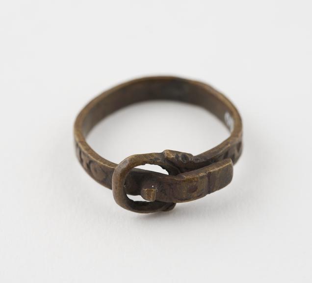 Bronze finger ring, in the form of a strap and buckle