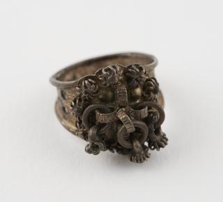 Metal finger ring | Science Museum Group Collection