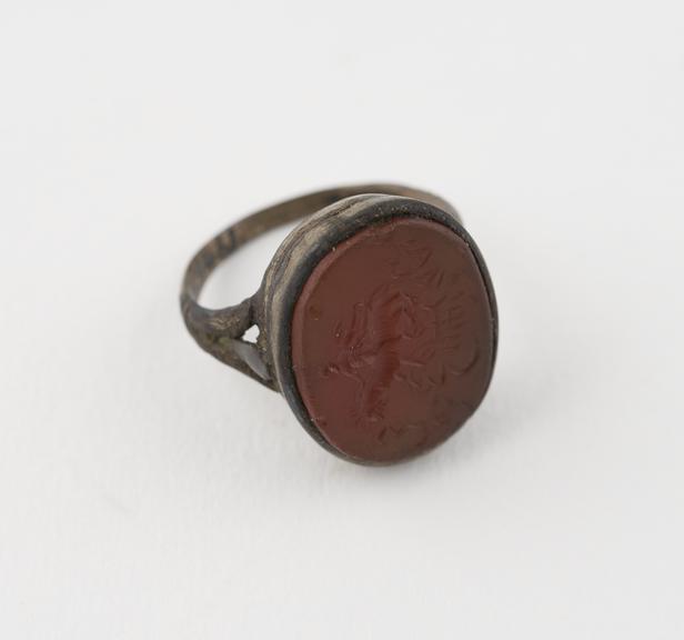 Metal finger ring, with oval bezel containing a cornelian