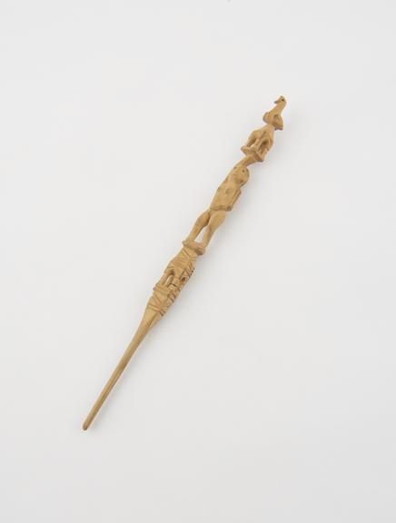 Carved wooden applicator for eye colouring