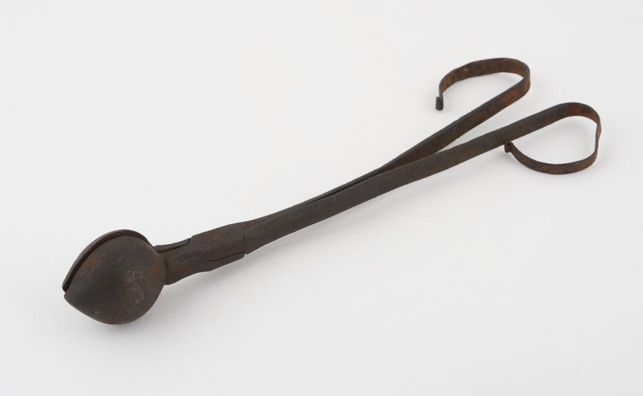 Candle douter in wrought iron, for extinguishing a candle flame