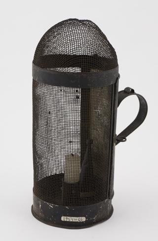 Candle lamp,wire mesh body,domed top