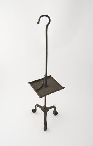 Stand or hang 4-lipped square iron dish