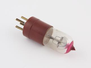 Wade Bequest collection of valves: Cossor P2 triode radio valve