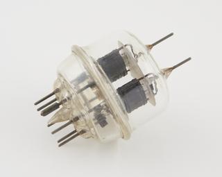 Wade Bequest collection of valves: radio valve of doorknob-type construction