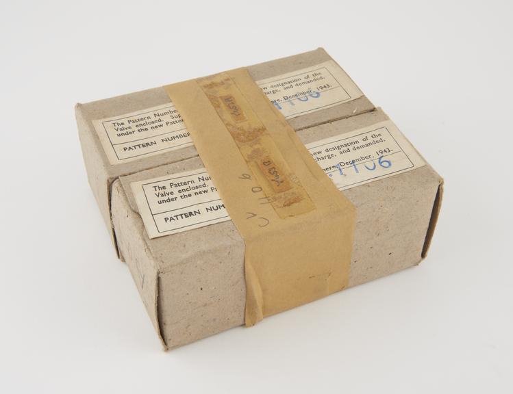 STC valve, type 9D2, envelope marked 9, base cap marked APW7450