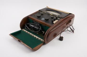 Laboratory valve voltmeter