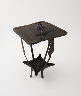 Stand or hang four-lipped iron dish