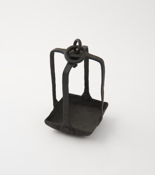 Square iron hanging dish, 4 link framework