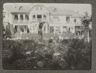 Peterhof, The Farmer's Garden in front of the House