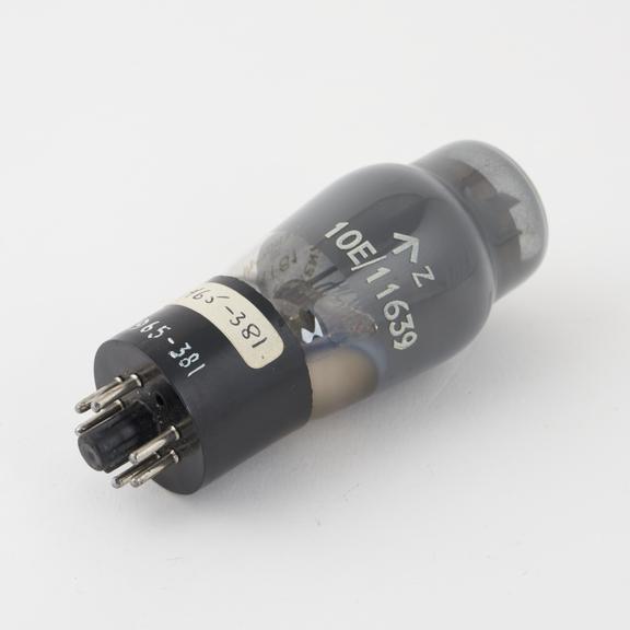 Vacuum tube type CV1438 (tetrode)