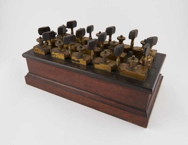 Plug type resistance box | Science Museum Group Collection