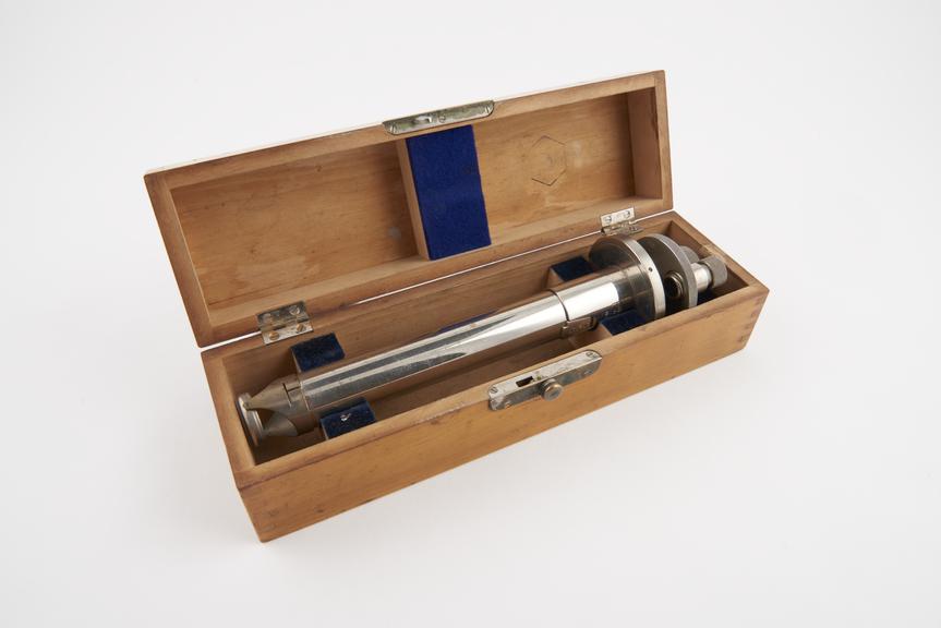 Polarimeter, plated metal, in wooden case, made by Carl Zeiss