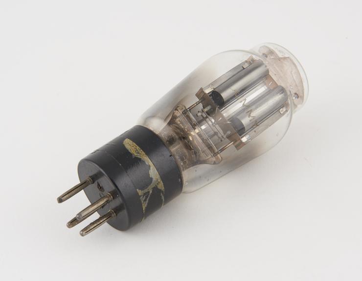 Mullard valve, type IW7, (RMW/A117 - McVitie Weston number)