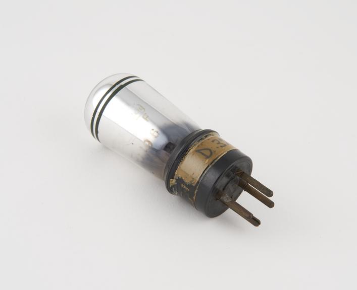 Mullard HF triode valve, type D