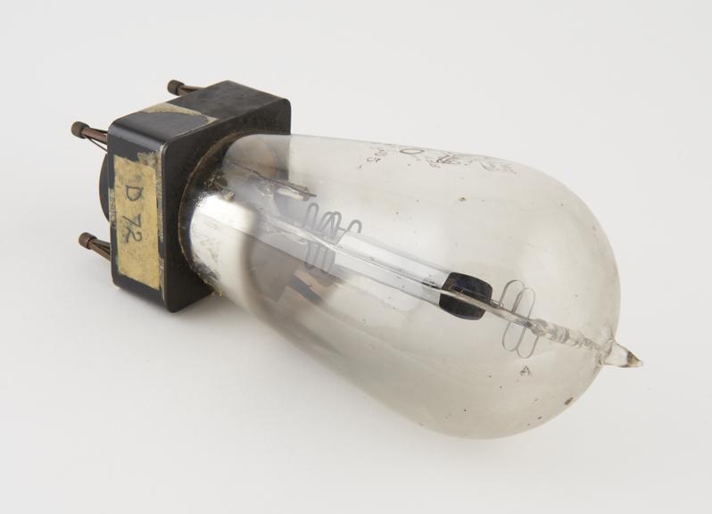 Mullard output triode valve, type D060, B4 base, serial no