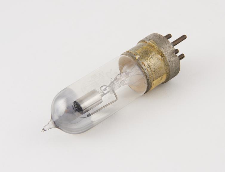 Ediswan general-purpose triode, type AR, B4 base, marked 645