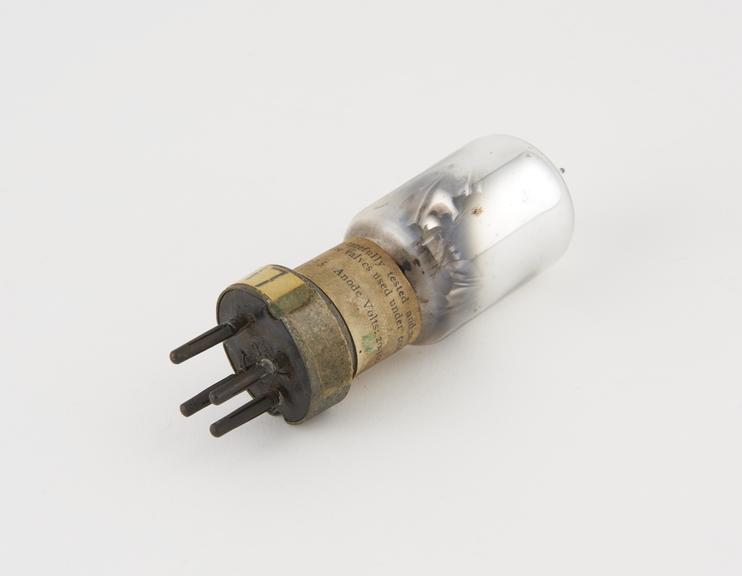 Loewe valve, pinch moulded 2, (RMW/E17 - McVitie Weston number)