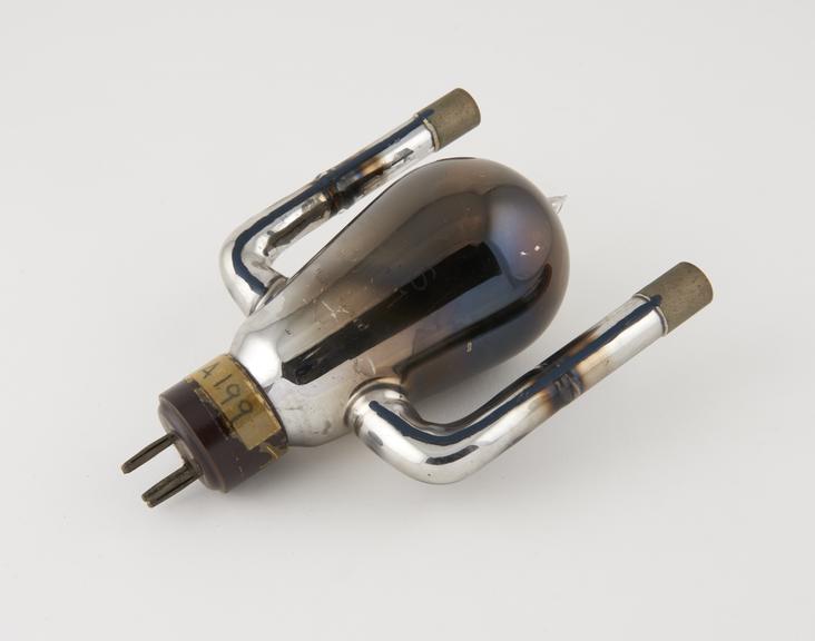 Philips valve, type 1061, (RMW/A199 - McVitie Weston number)