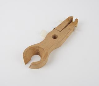 wooden retort clamp