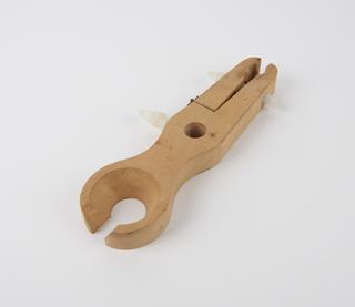 wooden retort clamp