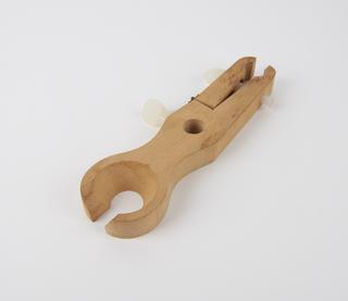 wooden retort clamp