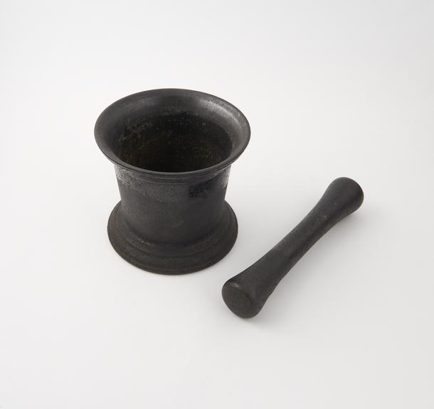 Iron mortar and pestle (mortar; pestle)