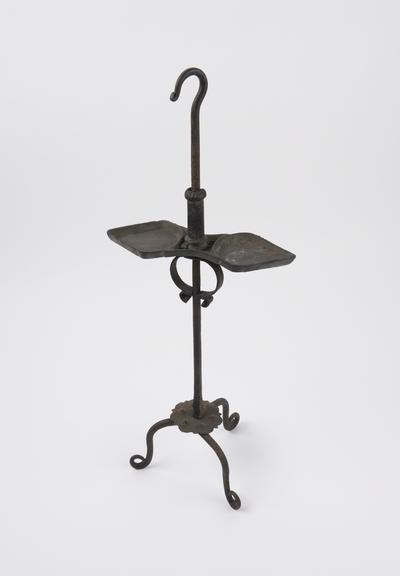 Stand or hang 2-lipped double-diamond shaped iron dish