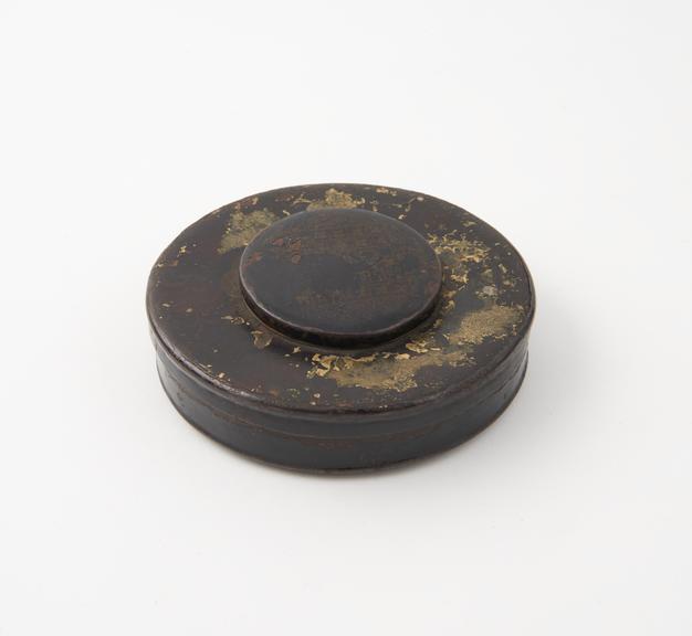 Burning-lens, inserted in lid of shallow, round, flat