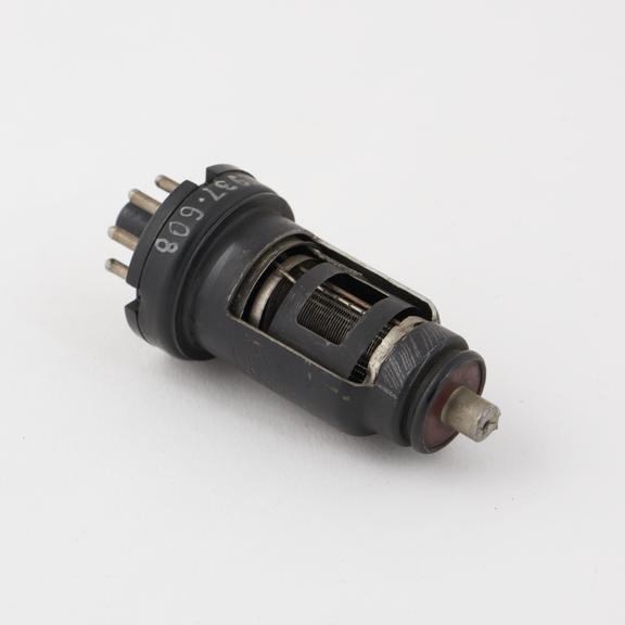 R.C.A. all metal radio valve type 6L7