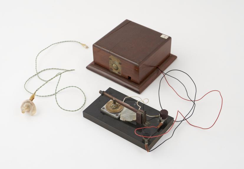 Demonstration transistor oscillator, 1952