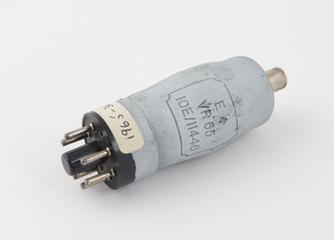 Vacuum tube type CV1065 (pentode)