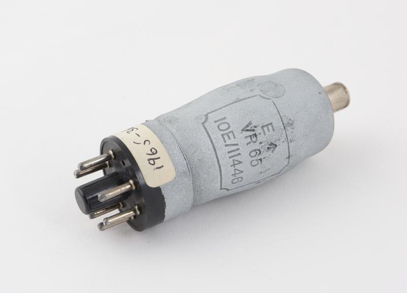 Vacuum tube type CV1065 (pentode)