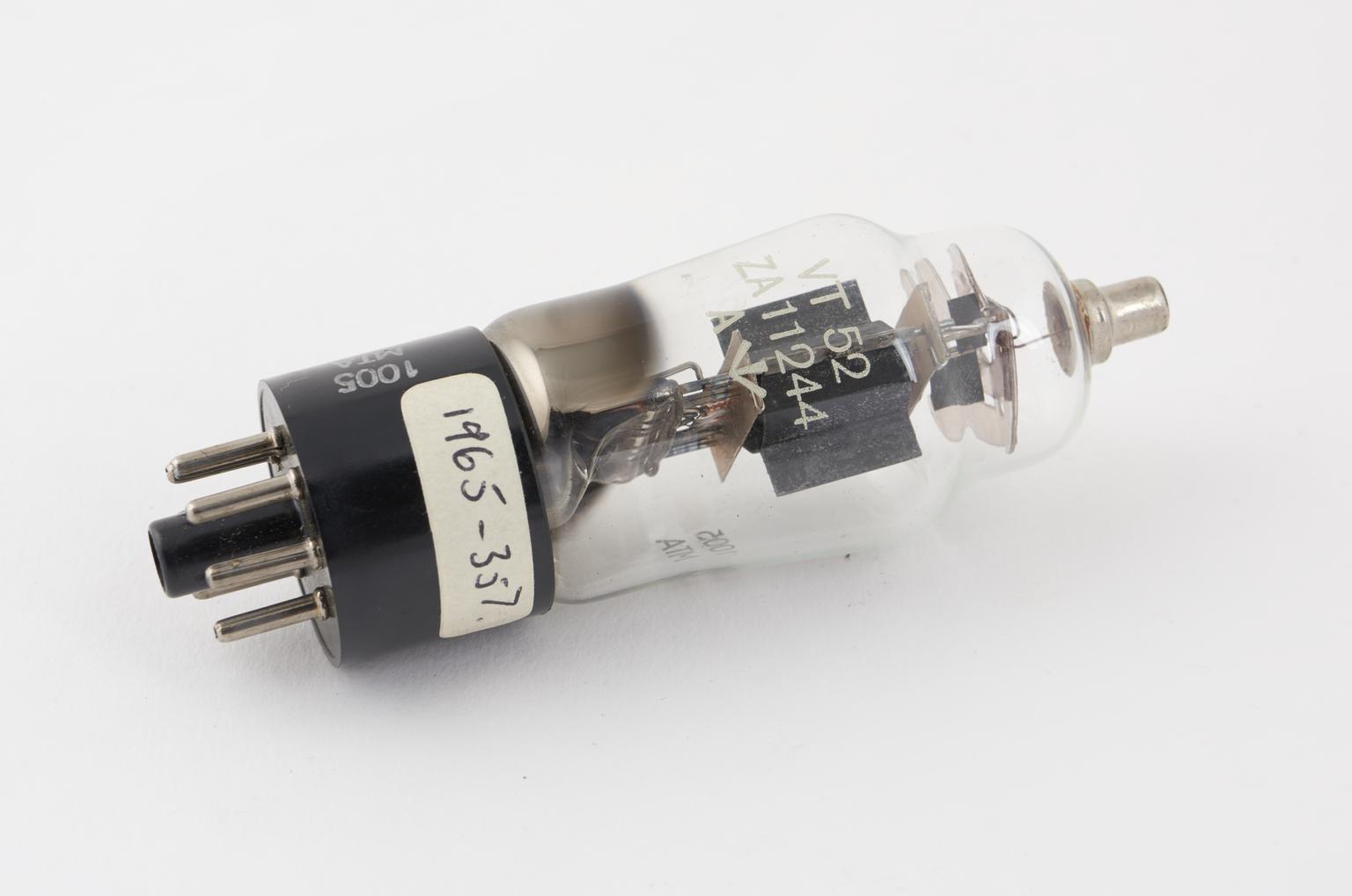 Vacuum tube type CV1052 (pentode) | Science Museum Group Collection