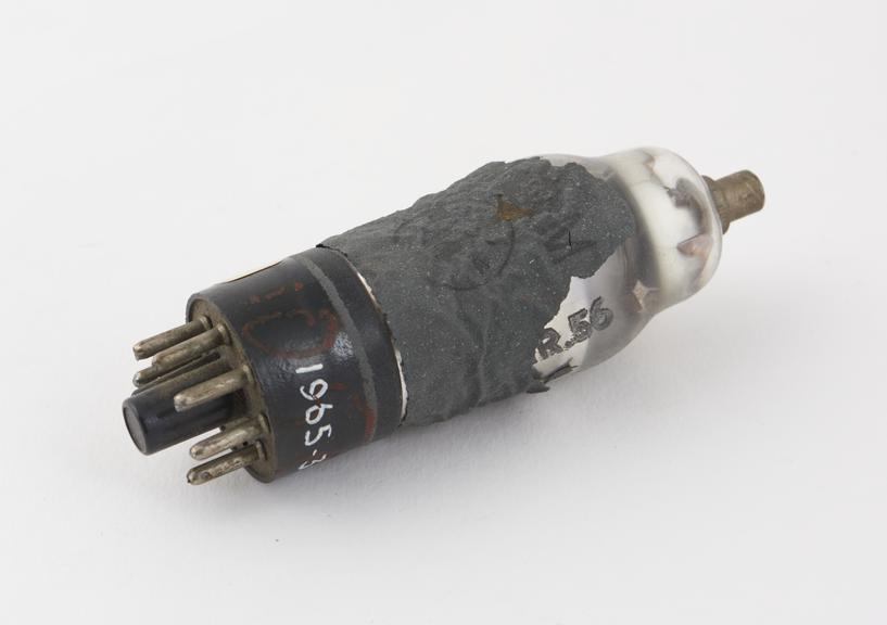 Vacuum tube type CV1056 (pentode)