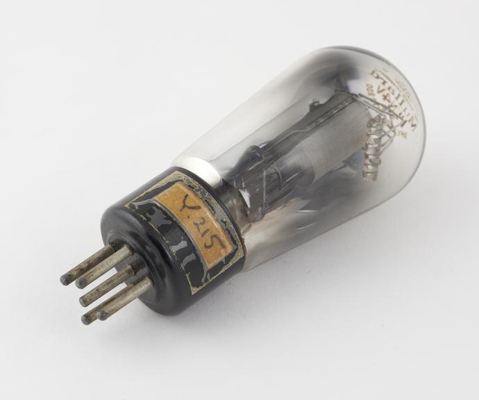 Mullard output pentode valve, type PEN4V, B5+st base