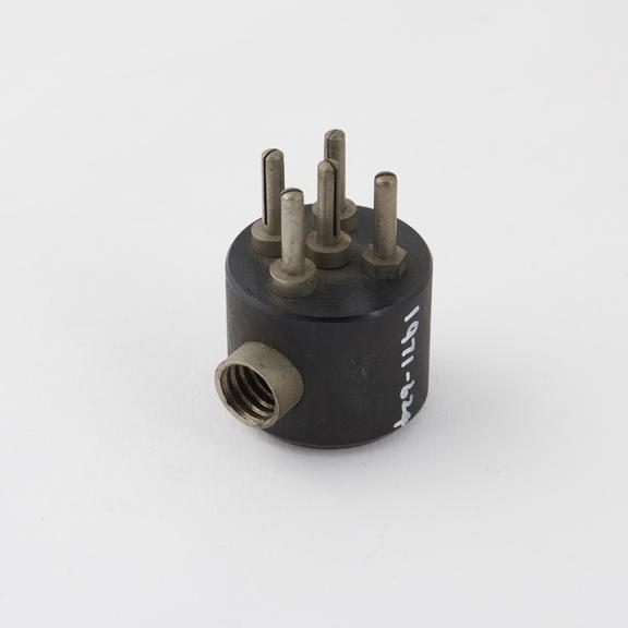 5 pin valve holder adapter with current monitoring socket