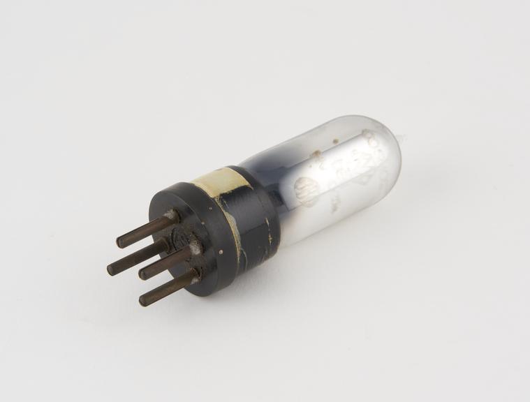 Cosmos general-purpose triode valve, type DE