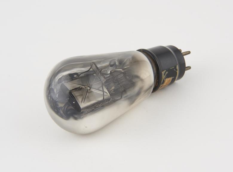 Cossor valve, (RMW/D29 - McVitie Weston number)