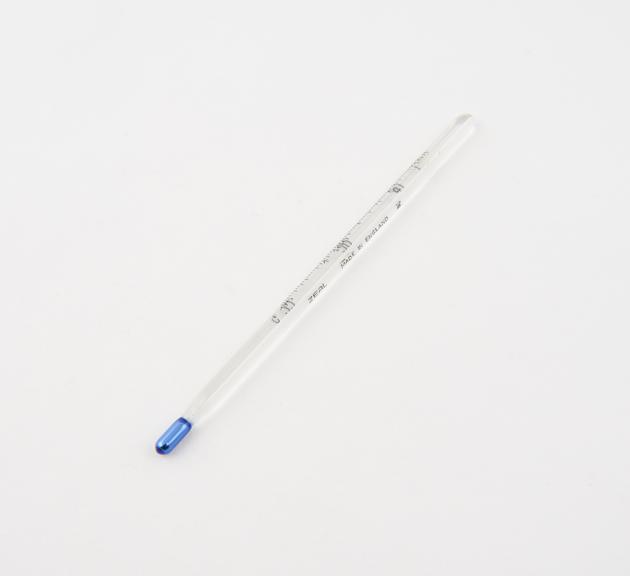 Clinical thermometer for rectal use, stubby bulb, lens glass