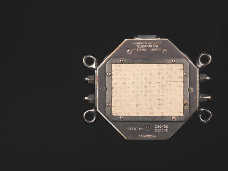 Marconi-Reisz transverse-current carbon microphone | Science