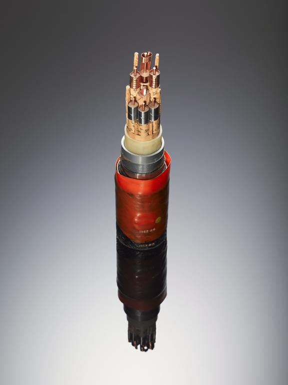 Cable containing six coaxial cores plus interstice circuits