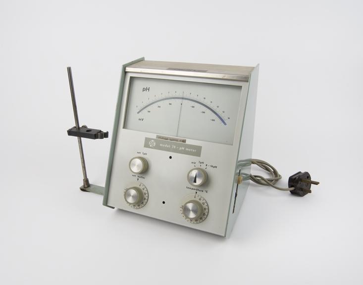 Pye model 79 pH meter, catalogue no. 11079, serial no. 092466