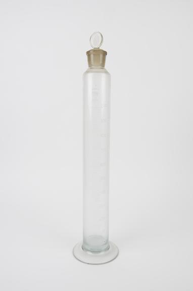 One of two measuring cylinders, B.S. 604, to hold 1000 ml