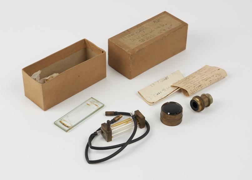 Micromanometer in box